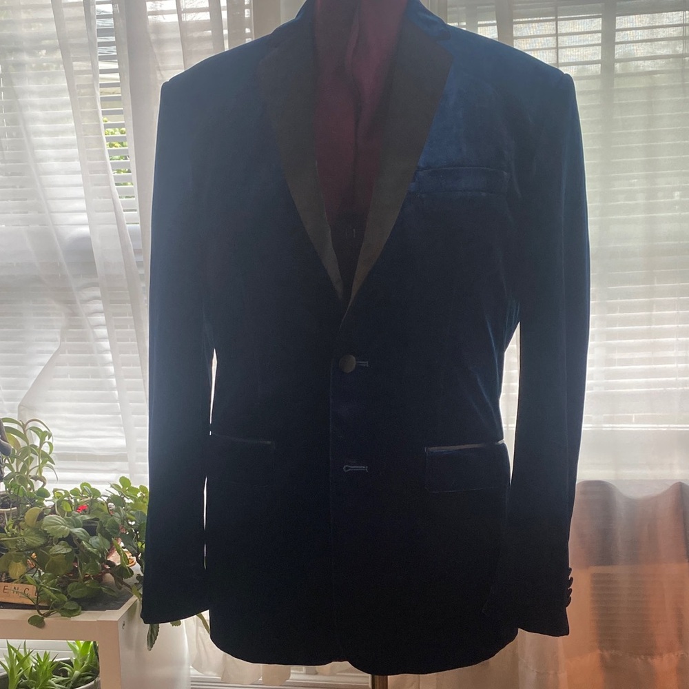 Vinci Designed In Italy
 Blue Velvet Blazer